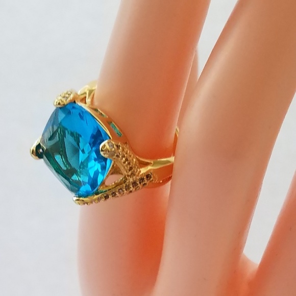 Women's Aquamarine Crystal Gold Ring Size 8 - Picture 3 of 6
